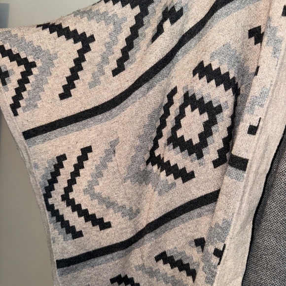 EUC Anthropologie Left On Houston Tan Navajo Print Cardigan Wrap Size XS - S - Picture 7 of 10